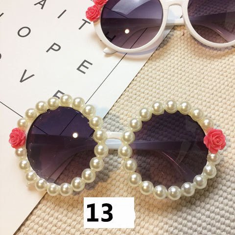 Handmade flower diamond sunglasses $20.42 Dana Fashion Style: 13Style Women's Accessories Lens material: Acrylic Frame material: plastic UV resistance level: UV400