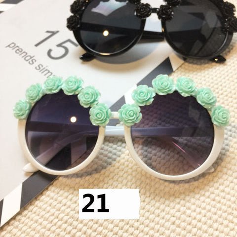 Handmade flower diamond sunglasses $20.42 Dana Fashion Style: 21Style Women's Accessories Lens material: Acrylic Frame material: plastic UV resistance level: UV400
