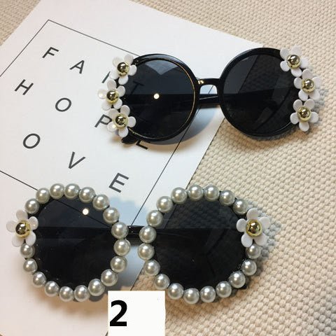 Handmade flower diamond sunglasses $20.42 Dana Fashion Style: 2Style Women's Accessories Lens material: Acrylic Frame material: plastic UV resistance level: UV400