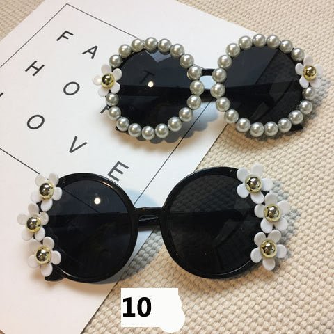 Handmade flower diamond sunglasses $20.42 Dana Fashion Style: 10Style Women's Accessories Lens material: Acrylic Frame material: plastic UV resistance level: UV400