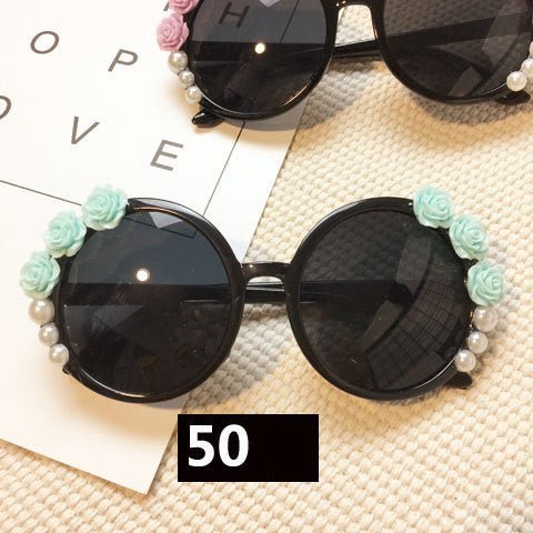 Handmade flower diamond sunglasses $20.42 Dana Fashion Style: 50Style Women's Accessories Lens material: Acrylic Frame material: plastic UV resistance level: UV400