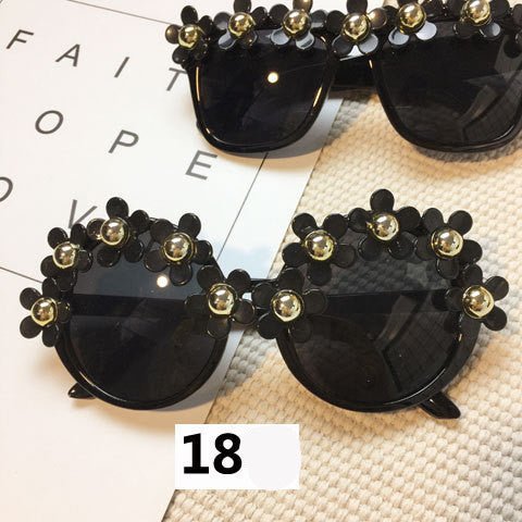 Handmade flower diamond sunglasses $20.42 Dana Fashion Style: 18Style Women's Accessories Lens material: Acrylic Frame material: plastic UV resistance level: UV400
