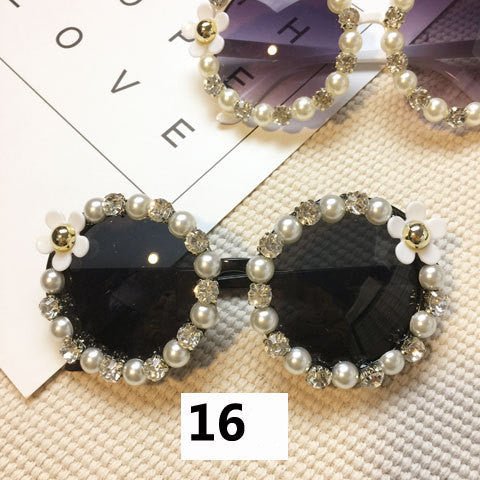 Handmade flower diamond sunglasses $20.42 Dana Fashion Style: 16Style Women's Accessories Lens material: Acrylic Frame material: plastic UV resistance level: UV400
