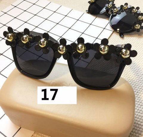 Handmade flower diamond sunglasses $20.42 Dana Fashion Style: 17Style Women's Accessories Lens material: Acrylic Frame material: plastic UV resistance level: UV400