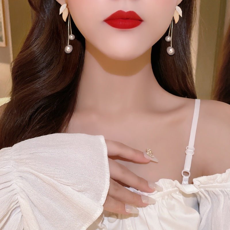 High-end Fashion 925 Silver Needle Autumn And Winter Leaves Pearl Tassel Earrings $13.51 Dana Fashion Color: 408 Champagne Women's Accessories Product information: Treatment Process: baking varnish Color: 408 champagne, 427 gray White Applicable people: w