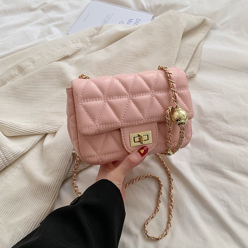 High-grade Diamond Pattern Chain Bag Women's Simple All-match $22.99 Dana Fashion Color: Pink Women's Bags Product information: Lining texture: PU Applicable scenario: Daily matching Color: black, white, pink Outer bag type: Sandwich pocket Hardness: soft