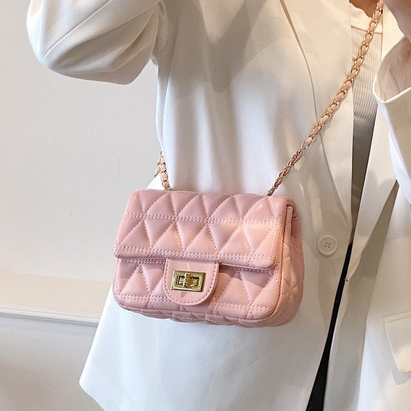 High-grade Diamond Pattern Chain Bag Women's Simple All-match $22.99 Dana Fashion Color: Black Women's Bags Product information: Lining texture: PU Applicable scenario: Daily matching Color: black, white, pink Outer bag type: Sandwich pocket Hardness: sof