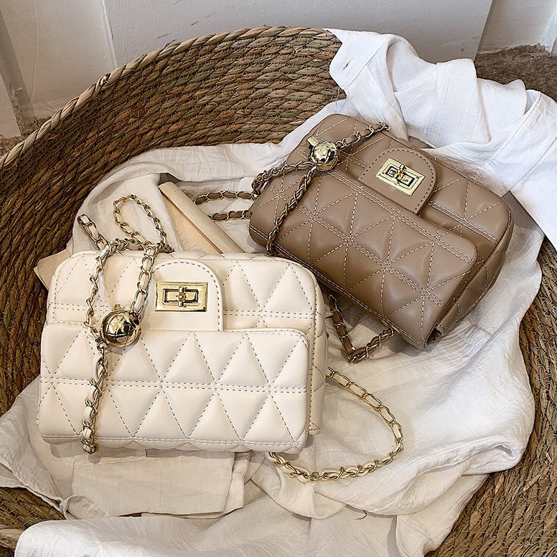 High-grade Diamond Pattern Chain Bag Women's Simple All-match $22.99 Dana Fashion Color: Black Women's Bags Product information: Lining texture: PU Applicable scenario: Daily matching Color: black, white, pink Outer bag type: Sandwich pocket Hardness: sof