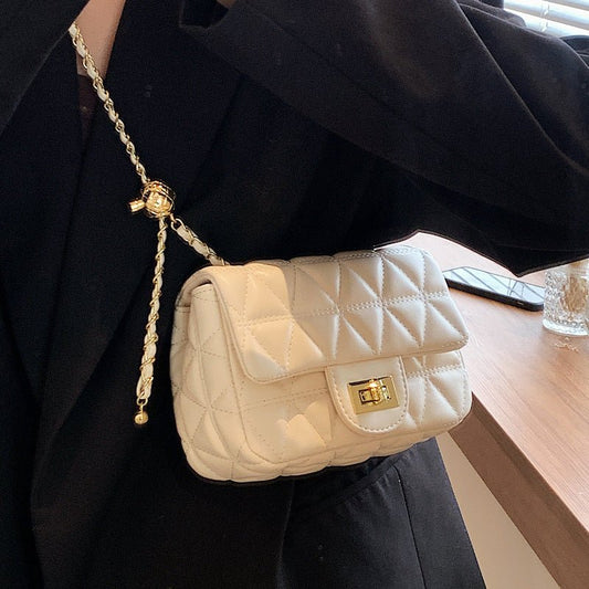 High-grade Diamond Pattern Chain Bag Women's Simple All-match $22.99 Dana Fashion Color: Black Women's Bags Product information: Lining texture: PU Applicable scenario: Daily matching Color: black, white, pink Outer bag type: Sandwich pocket Hardness: sof