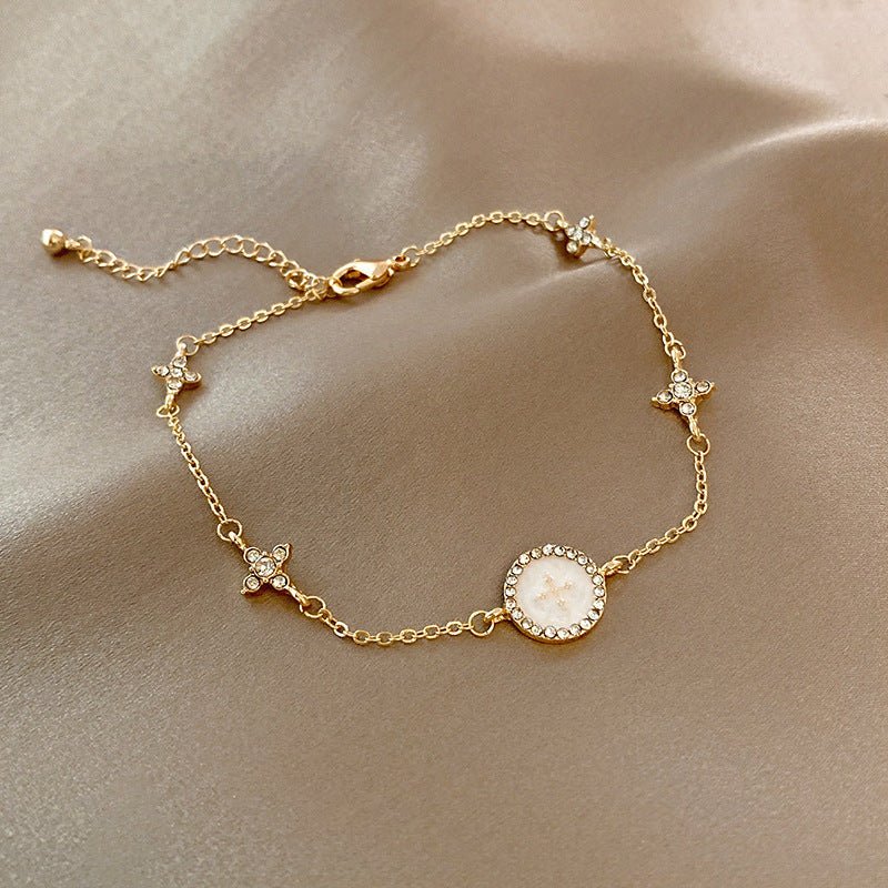 High-grade Light Luxury And Simplicity Pearl Bracelet $14.90 Dana Fashion Color: VI Star D005 Gold Women's Accessories Product information: Treatment Process: Electroplating Color: Pearl bracelet-S128 gold, pearl double layer bracelet-S330 gold, small wai