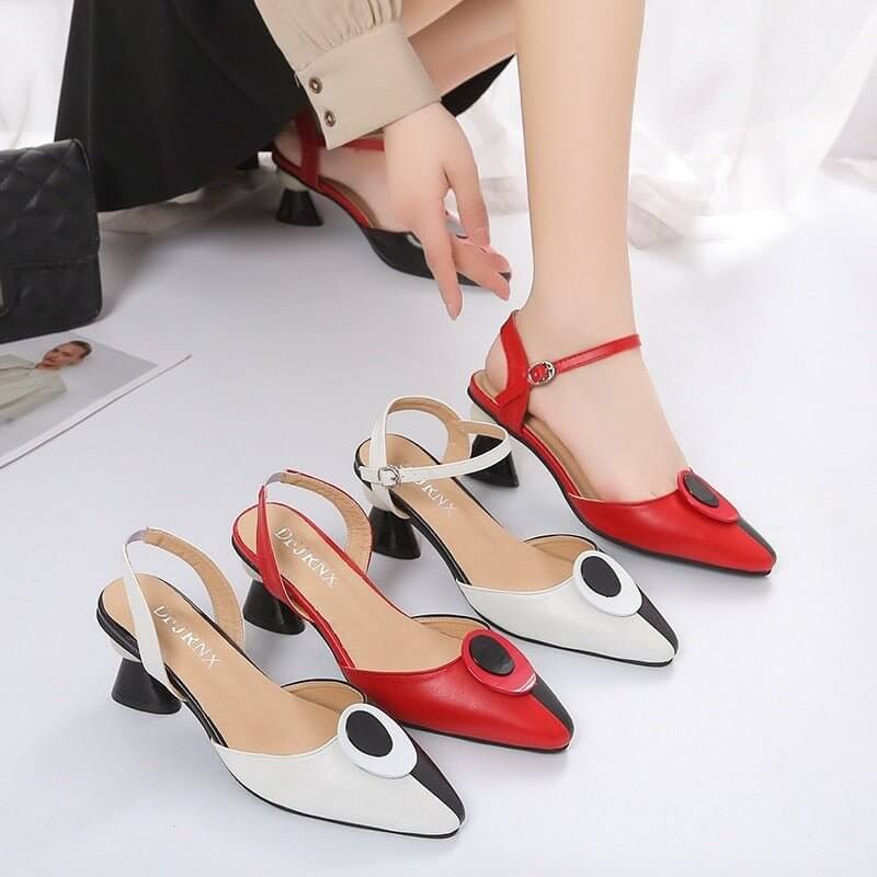 High Heel Women's Color Matching Fashion Sandals $35.90 Dana Fashion Color: Red Sandals Size: 35 Women's shoes Product information: Lining material: PU Scaffolding shape: Pointed Color: white slippers, red slippers, white slippers, red slippers Upper mate