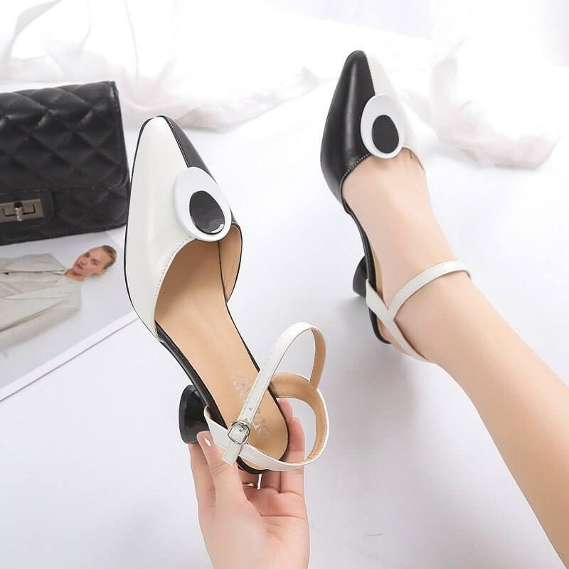 High Heel Women's Color Matching Fashion Sandals $35.90 Dana Fashion Color: Red Sandals Size: 35 Women's shoes Product information: Lining material: PU Scaffolding shape: Pointed Color: white slippers, red slippers, white slippers, red slippers Upper mate