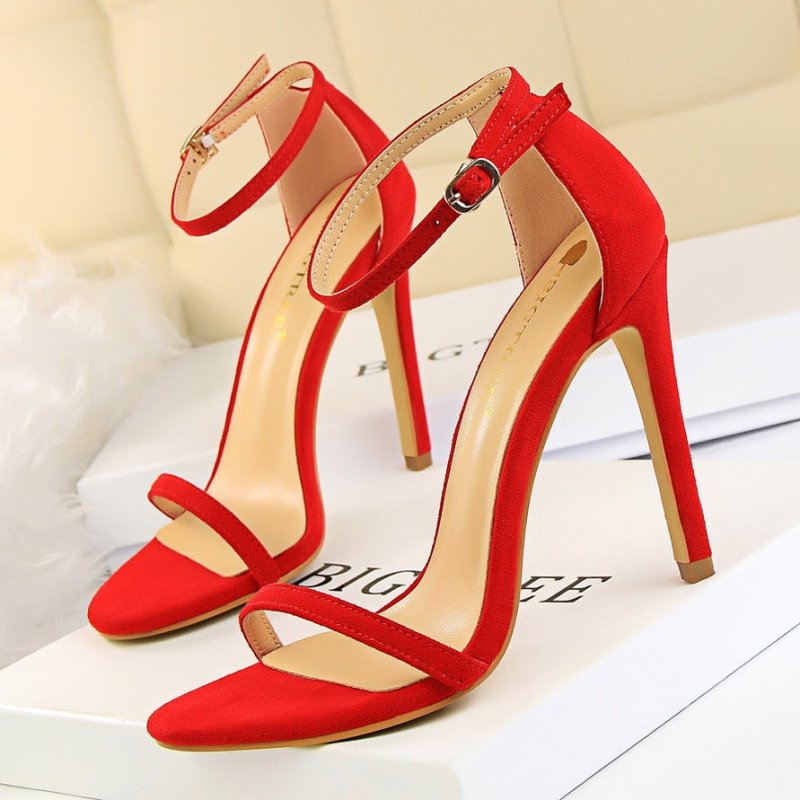 High-heeled suede open-toe pumps $35.90 Dana Fashion Color: Red 11CM Size: 34 Women's shoes Upper material: suede Sole Material: Rubber Popular elements: hollow Sole technology: Viscose shoes Inside material: imitation leather Upper height: low Back style