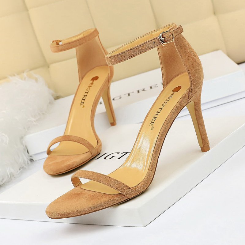 High-heeled suede open-toe pumps $35.90 Dana Fashion Color: Nude 8CM Size: 34 Women's shoes Upper material: suede Sole Material: Rubber Popular elements: hollow Sole technology: Viscose shoes Inside material: imitation leather Upper height: low Back style