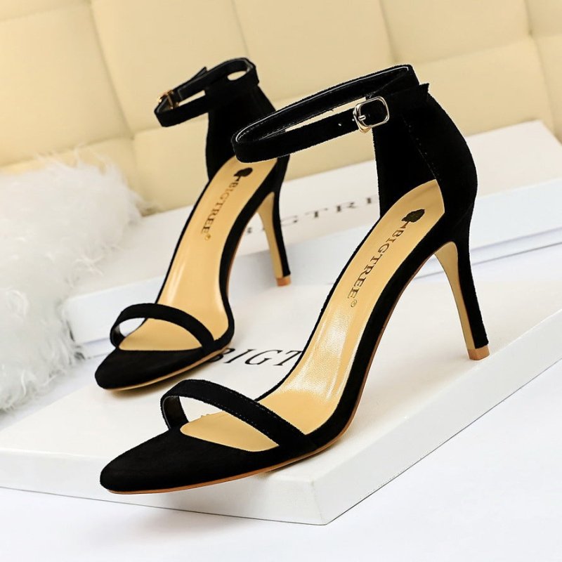 High-heeled suede open-toe pumps $35.90 Dana Fashion Color: Black 11CM Size: 34 Women's shoes Upper material: suede Sole Material: Rubber Popular elements: hollow Sole technology: Viscose shoes Inside material: imitation leather Upper height: low Back sty