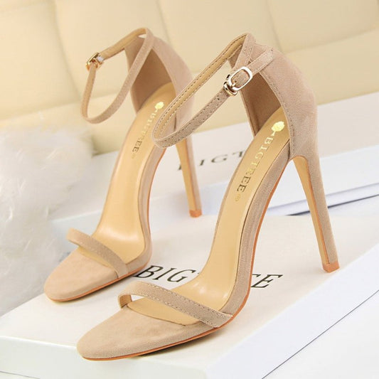 High-heeled suede open-toe pumps $35.90 Dana Fashion Color: Apricot 11CM Size: 34 Women's shoes Upper material: suede Sole Material: Rubber Popular elements: hollow Sole technology: Viscose shoes Inside material: imitation leather Upper height: low Back s