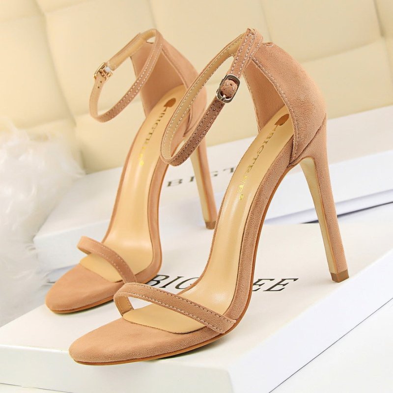 High-heeled suede open-toe pumps $35.90 Dana Fashion Color: Nude 11CM Size: 34 Women's shoes Upper material: suede Sole Material: Rubber Popular elements: hollow Sole technology: Viscose shoes Inside material: imitation leather Upper height: low Back styl