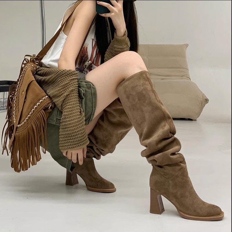 High Leg Boot High Heel Riding Boots Square Head Small Thick Leg Length $145.50 Dana Fashion Color: Beige Single Lining Size: 34 Women's clothing Product information: Pattern: solid color Inner material: Microfiber Color: Apricot (single lining), Black (s