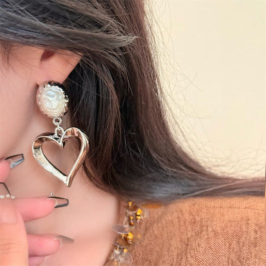 Hollow Heart-shaped Earrings Unique Exaggerated $19.00 Dana Fashion Color: Gold Plated With Real Gold Women's Accessories Product information: Color: real gold plated, real gold plated silver Material: Alloy Popular elements: love Packing list: A pair of