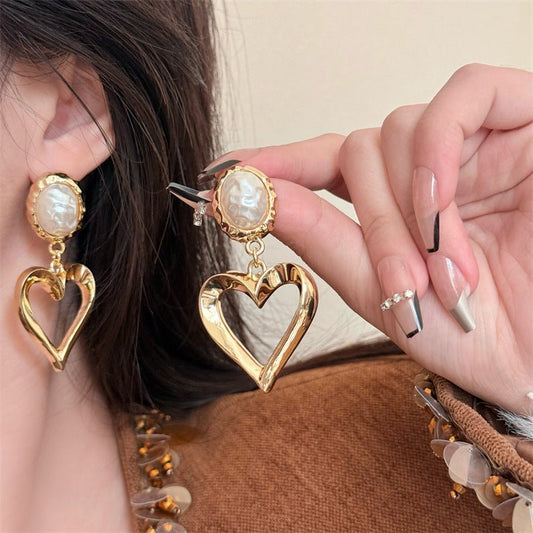 Hollow Heart-shaped Earrings Unique Exaggerated $19.00 Dana Fashion Color: Gold Plated With Real Gold Women's Accessories Product information: Color: real gold plated, real gold plated silver Material: Alloy Popular elements: love Packing list: A pair of