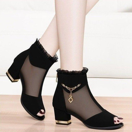 Hollow High Heels Chunky Heel All-matching $35.99 Dana Fashion Color: Black Size: 35 Women's shoes معلومات المنتج: مادة البطانة: شبكة شكل حامل أصابع القدم: فم السمكة اللون: أسود مادة الجزء العلوي من الحذاء: شبكة المقاس: 35،36،37،38،39،40،41،42 طريقة الارت