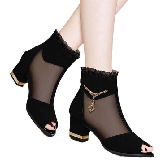 Hollow High Heels Chunky Heel All-matching $35.99 Dana Fashion Color: Black Size: 35 Women's shoes معلومات المنتج: مادة البطانة: شبكة شكل حامل أصابع القدم: فم السمكة اللون: أسود مادة الجزء العلوي من الحذاء: شبكة المقاس: 35،36،37،38،39،40،41،42 طريقة الارت