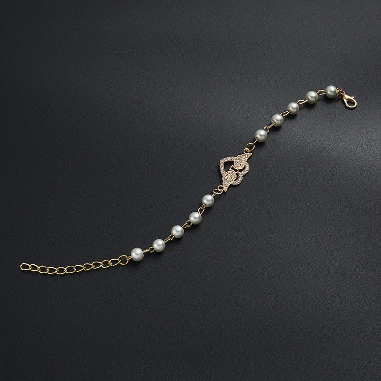 Hollow Rhinestone Pearl Bracelet Multi-style Adjustable $8.50 Dana Fashion Color: 8 Eyes Rhinestone Women's Accessories Product information: Treatment Process: Pearl Inlay Color: Cross, 8 words round, Moon XINGX, starfish, butterfly, heart-shaped wings, 8