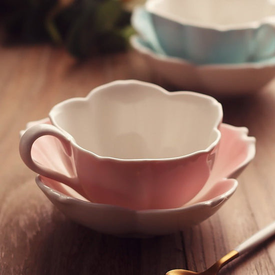 Home afternoon tea tea set, English flower tea cup $128.67 Dana Fashion Color: Blue Dana's Kitchen Brand: Ancient style and elegant rhyme Material: porcelain Style: Japanese Popular elements: Xiaoxinqing Coffee cup accessories: with saucer Number: 1 Manua