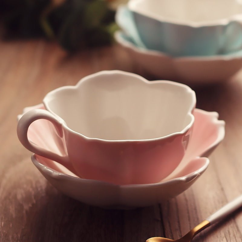Home afternoon tea tea set, English flower tea cup $128.67 Dana Fashion Color: Blue Dana's Kitchen Brand: Ancient style and elegant rhyme Material: porcelain Style: Japanese Popular elements: Xiaoxinqing Coffee cup accessories: with saucer Number: 1 Manua