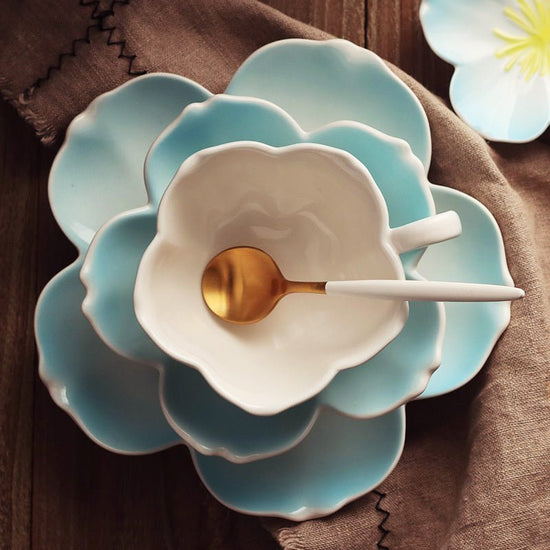 Home afternoon tea tea set, English flower tea cup $128.67 Dana Fashion Color: Blue Dana's Kitchen Brand: Ancient style and elegant rhyme Material: porcelain Style: Japanese Popular elements: Xiaoxinqing Coffee cup accessories: with saucer Number: 1 Manua