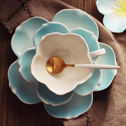 Home afternoon tea tea set, English flower tea cup $128.67 Dana Fashion Color: Blue Dana's Kitchen Brand: Ancient style and elegant rhyme Material: porcelain Style: Japanese Popular elements: Xiaoxinqing Coffee cup accessories: with saucer Number: 1 Manua