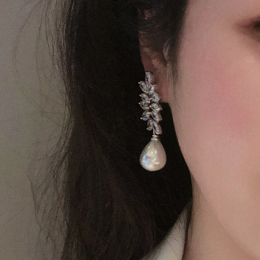 Horse Eye Leaf Earrings Female Drop-shaped $15.04 Dana Fashion Color: E3667 White Gold Color Women's Accessories Product information: Color: E3667 White Gold Applicable population: Female Material: Copper Shape: Leaf, drop shape, geometry Popular elements