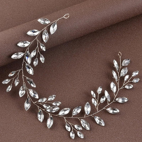 Horse Eye Silver Flexible Chain Headband Headwear Wedding $19.00 Dana Fashion Color: KC Gold Women's Accessories Product information: Pattern: Plaid Type: hair band, hair band Color: kc gold, silver Style: Women's Material: Crystal Shape: Flower Popular e