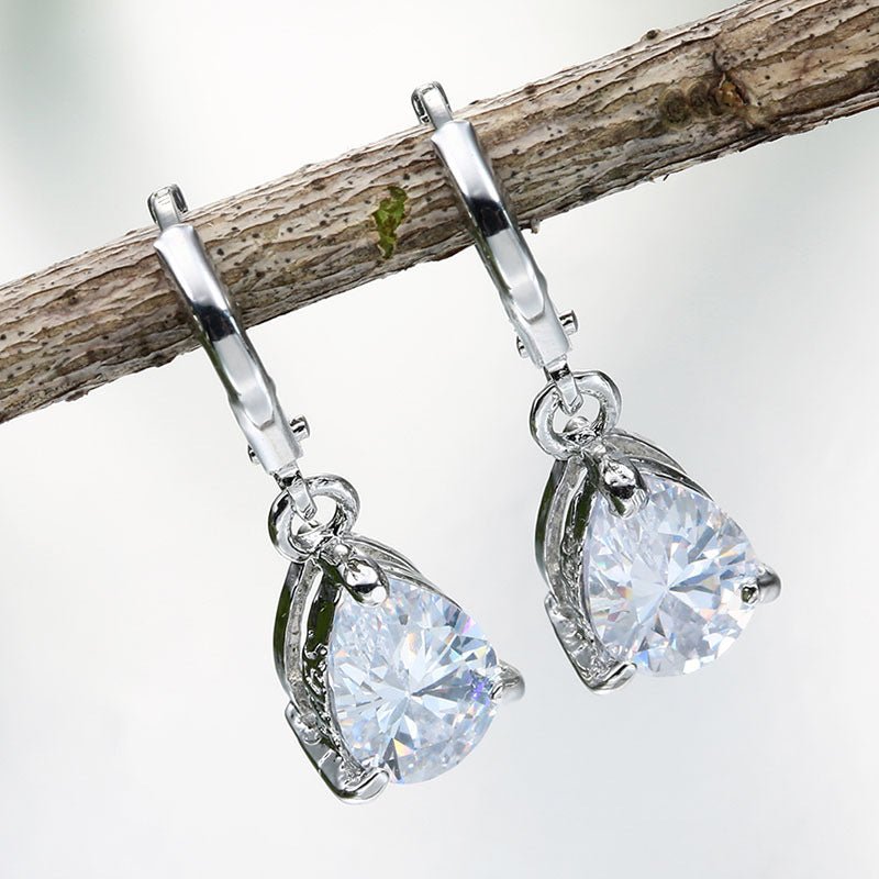 Hot Sale Inlaid Zircon Female Earrings $13.00 Dana Fashion Color: CR6200 White Women's Accessories Product information: Color: CR6200 pink, CR6200 Black, CR6200 purple, CR6200 light blue, CR6200 Green, CR6200 red, CR6200 orange, CR6200 White, CR6200 royal