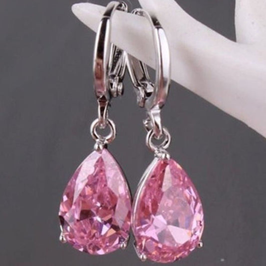 Hot Sale Inlaid Zircon Female Earrings $13.00 Dana Fashion Color: CR6200 Black Women's Accessories Product information: Color: CR6200 pink, CR6200 Black, CR6200 purple, CR6200 light blue, CR6200 Green, CR6200 red, CR6200 orange, CR6200 White, CR6200 royal