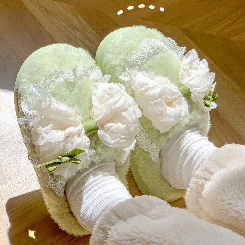 Indoor Warm Girl Plush Slippers For Home Use, Worn Outdoors In Autumn And Winter $69.50 Dana Fashion Color: Lake Green Shoe size: 36or37 Women's shoes Overview: Unique design, stylish and beautiful. Good material, comfortable feet. A variety of colors, an