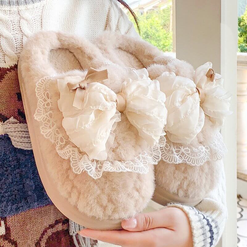 Indoor Warm Girl Plush Slippers For Home Use, Worn Outdoors In Autumn And Winter $69.50 Dana Fashion Color: Sand Shoe size: 38or39 Women's shoes Overview: Unique design, stylish and beautiful. Good material, comfortable feet. A variety of colors, any choi