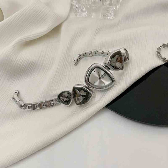 Irregular Niche Art Women's Bracelet Watch $79.00 Dana Fashion Color: Obsidian Black Women's Accessories Product information: Movement type: quartz movement Strap material: Stainless steel Buckle style: Jewelry buckle Dial diameter: 26mm Waterproof depth: