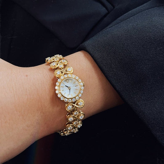 Jewelry Antique Luxury Diamond Quartz Women's Watch $139.00 Dana Fashion Color: Gold Women's Accessories Product information: Color: gold, silver Dial: 2CM, 7mm thick, synthetic sapphire mirror Strap: adjustable strap, wrist thickness can be worn Material