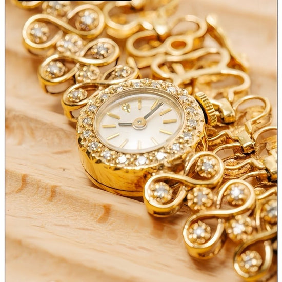Jewelry Antique Luxury Diamond Quartz Women's Watch $139.00 Dana Fashion Color: Gold Women's Accessories Product information: Color: gold, silver Dial: 2CM, 7mm thick, synthetic sapphire mirror Strap: adjustable strap, wrist thickness can be worn Material