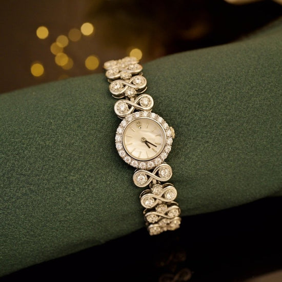 Jewelry Antique Luxury Diamond Quartz Women's Watch $139.00 Dana Fashion Color: Gold Women's Accessories Product information: Color: gold, silver Dial: 2CM, 7mm thick, synthetic sapphire mirror Strap: adjustable strap, wrist thickness can be worn Material