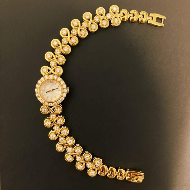 Jewelry Antique Luxury Diamond Quartz Women's Watch $139.00 Dana Fashion Color: Gold Women's Accessories Product information: Color: gold, silver Dial: 2CM, 7mm thick, synthetic sapphire mirror Strap: adjustable strap, wrist thickness can be worn Material