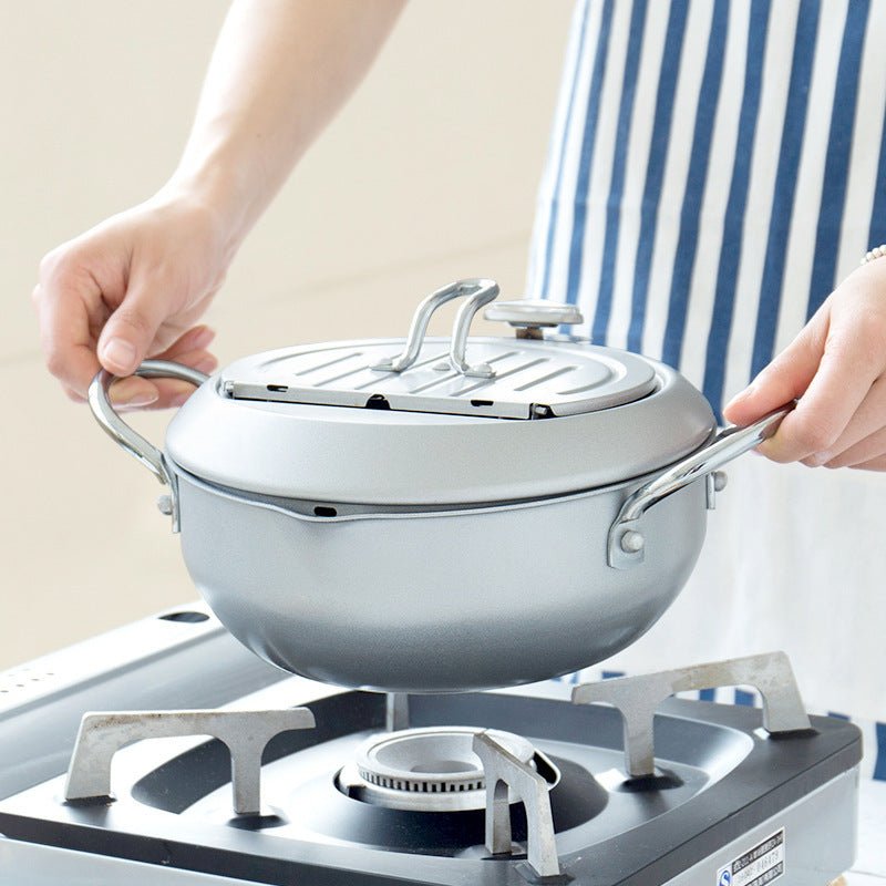 Kitchen Pot $90.95 Dana Fashion Color: Silver Size: 20X8cm Dana's Kitchen [Name] deep fryer. [Material] pot body: 304 stainless steel [Specification] 20m [Applicable number] 1-2 people [Process] perfusion process [Note] This product is a special fryer, no