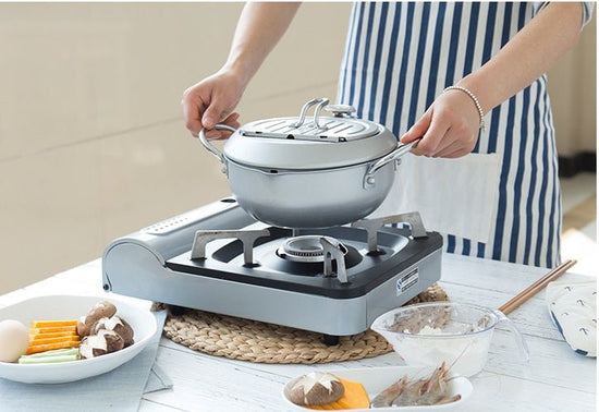 Kitchen Pot $90.95 Dana Fashion Color: Silver Size: 20X8cm Dana's Kitchen [Name] deep fryer. [Material] pot body: 304 stainless steel [Specification] 20m [Applicable number] 1-2 people [Process] perfusion process [Note] This product is a special fryer, no
