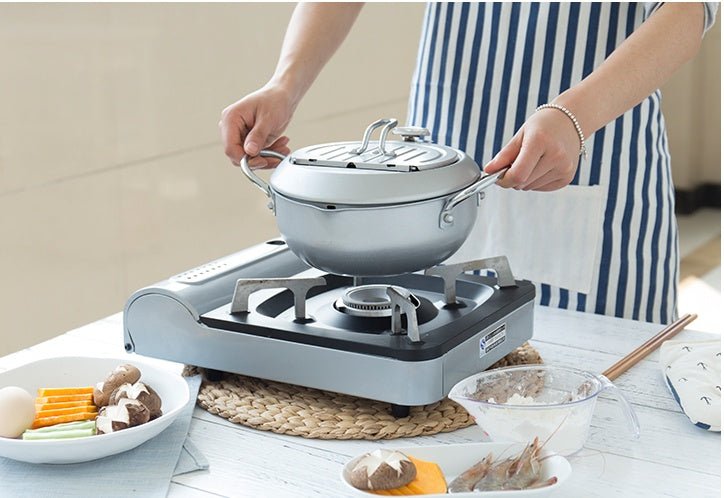 Kitchen Pot $90.95 Dana Fashion Color: Silver Size: 20X8cm Dana's Kitchen [Name] deep fryer. [Material] pot body: 304 stainless steel [Specification] 20m [Applicable number] 1-2 people [Process] perfusion process [Note] This product is a special fryer, no