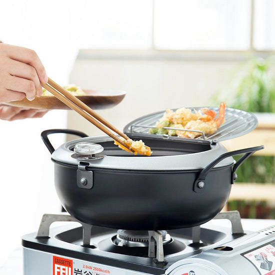Kitchen Pot $90.95 Dana Fashion Color: Silver Size: 20X8cm Dana's Kitchen [Name] deep fryer. [Material] pot body: 304 stainless steel [Specification] 20m [Applicable number] 1-2 people [Process] perfusion process [Note] This product is a special fryer, no