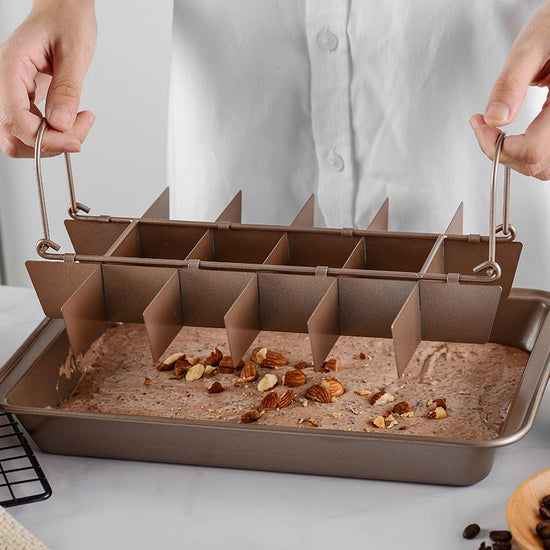 Kitchen Solid Bottom Thickened Square Brownie Pan Home Bakery $41.93 Dana Fashion 颜色: single Dana's Kitchen Product information: Material: stainless steel Style: modern and simple Color: Brown Feature: Food-grade quality stainless steel, non-toxic large c