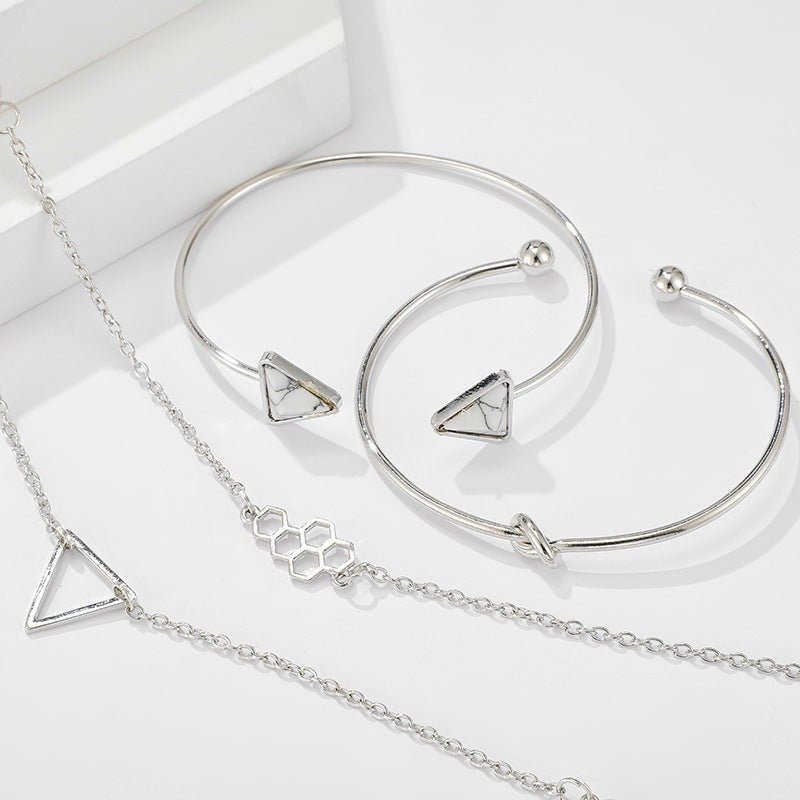 Knotted Triangle Honeycomb Four-piece Bracelet $15.00 Dana Fashion Color: Gold Women's Accessories Product information: Treatment Process: Electroplating Color: Gold Material: Alloy Popular elements: fu character Packing list: Four piece bracelet set * 1