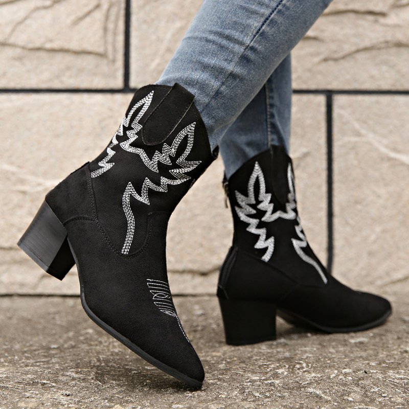 Korean Fashion Pointed-toe Slip-on Platform Fashion Casual Plus Size Women's Boots $58.42 Dana Fashion Color: Black Size: 35 Women's shoes ข้อมูลผลิตภัณฑ์: ลวดลาย: สีทึบ วัสดุซับใน: หนังเทียม สี: ดำ ความสูงส้น: ส้นกลาง (3-5CM) ความยาวถุงเท้า: ท่อต่ำ รูปร่