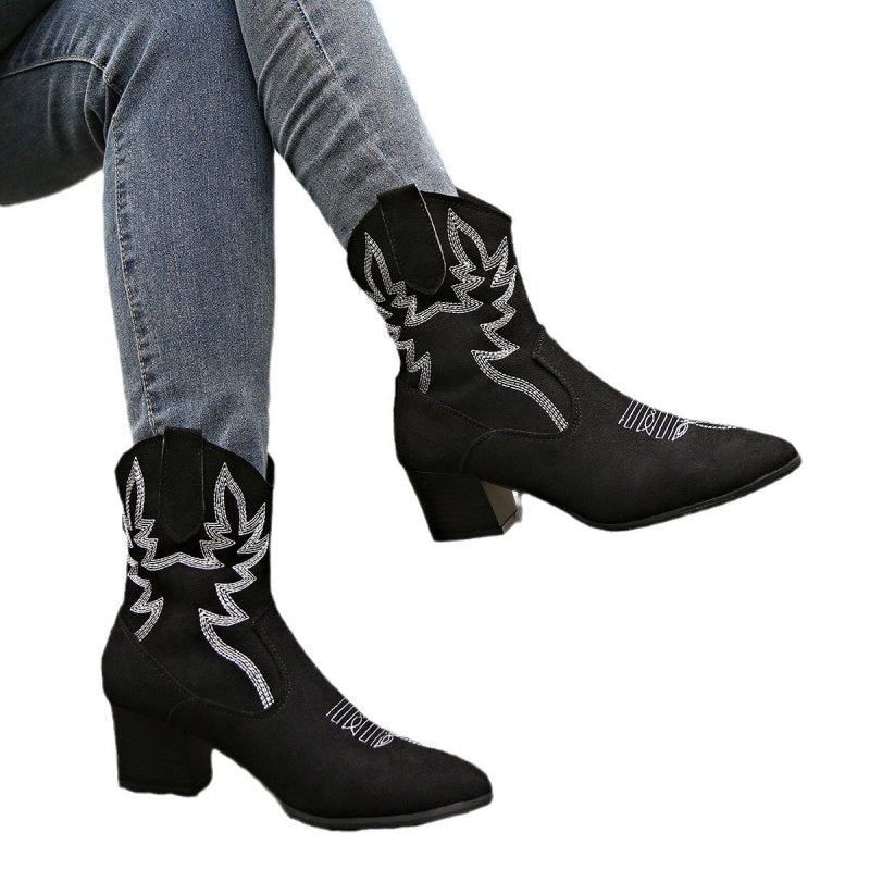 Korean Fashion Pointed-toe Slip-on Platform Fashion Casual Plus Size Women's Boots $58.42 Dana Fashion Color: Black Size: 35 Women's shoes ข้อมูลผลิตภัณฑ์: ลวดลาย: สีทึบ วัสดุซับใน: หนังเทียม สี: ดำ ความสูงส้น: ส้นกลาง (3-5CM) ความยาวถุงเท้า: ท่อต่ำ รูปร่